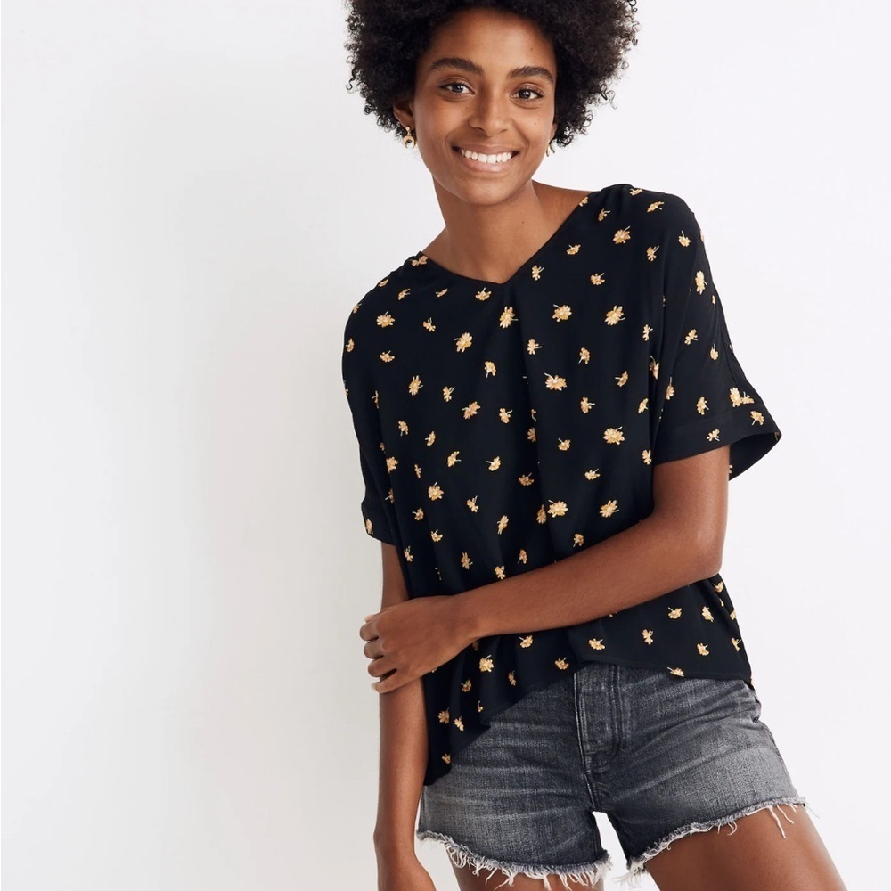 Madewell drapey v neck button-back top in French daisies